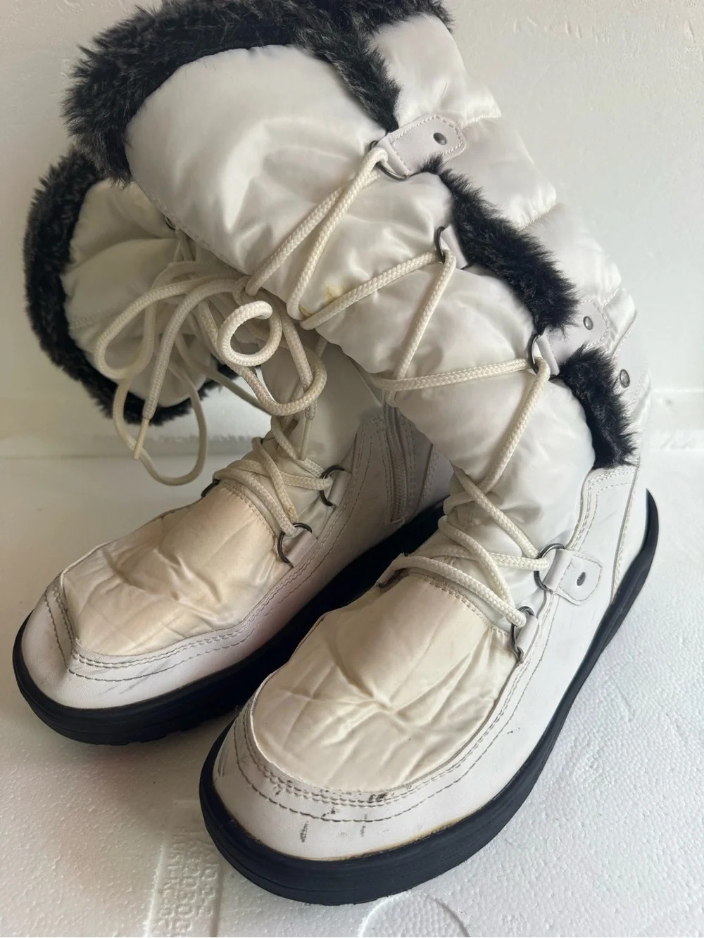 Nature Breeze White Winter Lace-Up Boots with Black Faux Fur Trim